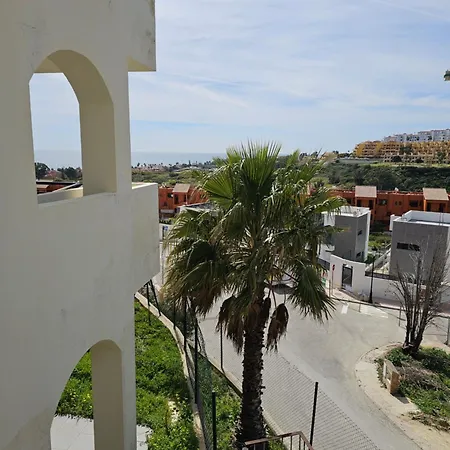 Casa Micangelo - Seaview, 5 Mins Walk To * Manilva