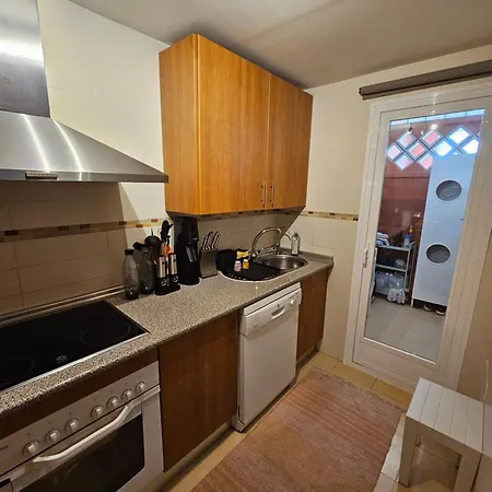 Apartment Casa Micangelo - Seaview, 5 Mins Walk To